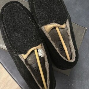 UGG Men's Black and Cream Loafers